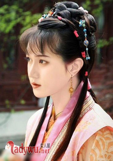秦俊杰晒妖娆女装照