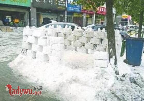 武汉街头冰雪城堡