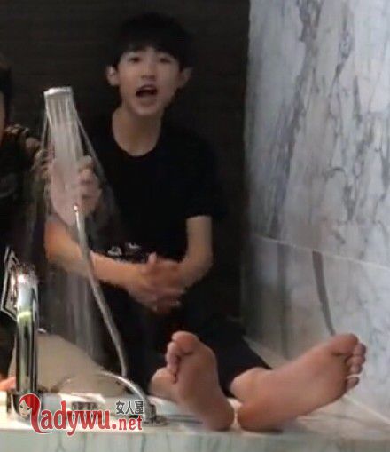 王源脚有多大