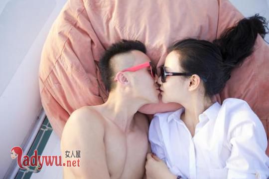 男人喜欢哪些接吻方式