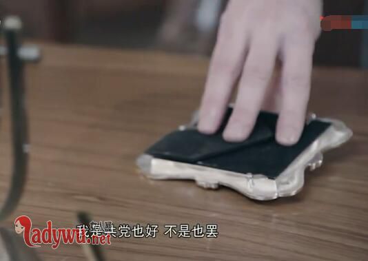 和平饭店该隐拿的照片是谁