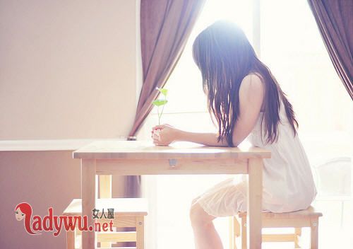 老板把我拖到房间检查