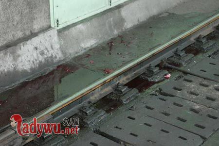 北京地铁男子跳轨