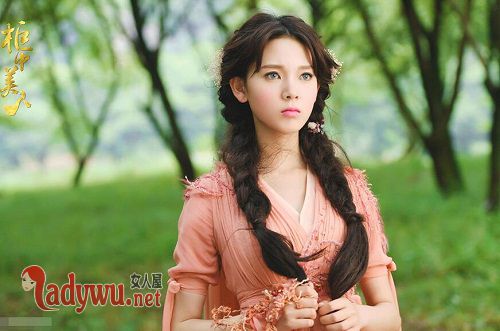 柜中美人胡飞鸾是谁的女儿