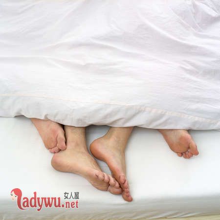 女生脚凉是什么原因