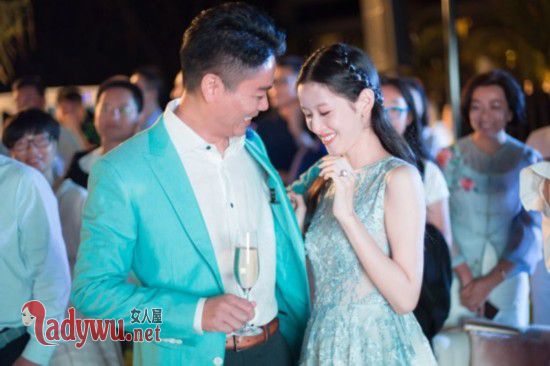 刘强东章泽天怎么认识的