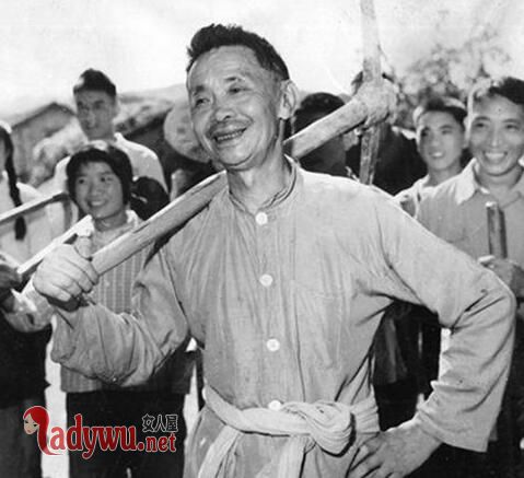 王震的后勤部长是甘祖昌吗