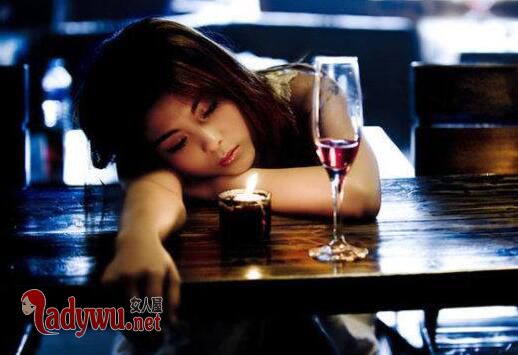 酒吧里第一次给陌生人