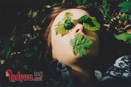 一个人爱不爱你其实很明显