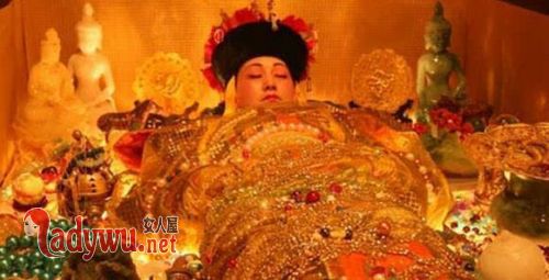 孙殿英为何扒慈禧裤子