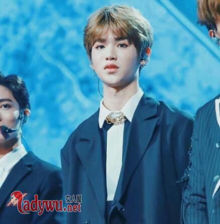 justin黄明昊有女朋友吗