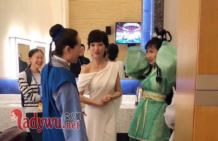 王牌对王牌赵雅芝为什么不穿戏服