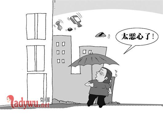 女婴被苹果砸中
