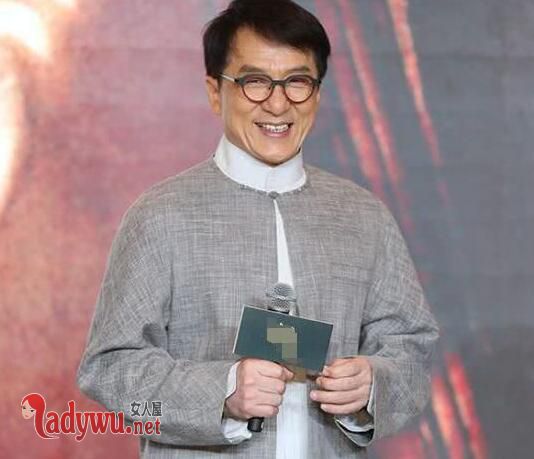 成龙批评的小鲜肉是谁
