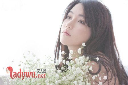 分手后女人放下的表现
