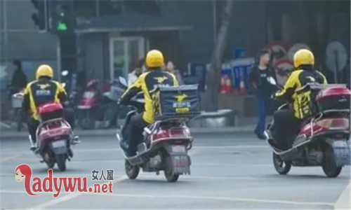 外卖员闯红灯924次