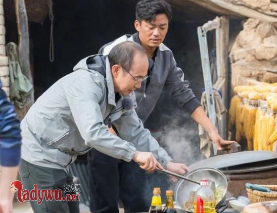 王宝强下乡抓猪