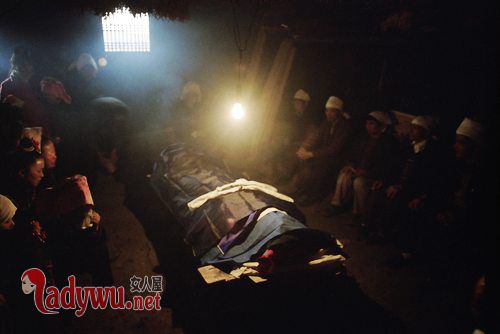 人死了为什么要守夜