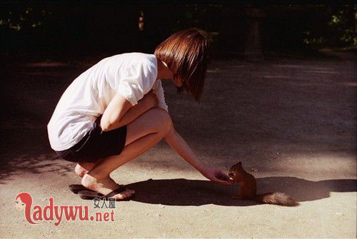 属鸡女喜欢属蛇男吗