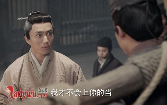三国机密审荣怎么死的