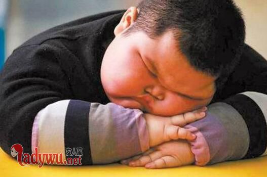 4岁胖墩睡梦去世