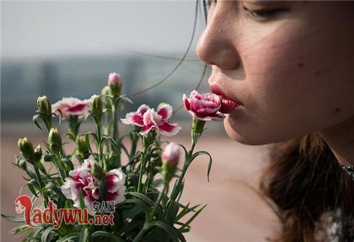 恋爱中的女人有什么特征