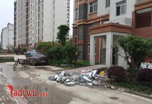 小区垃圾堆爆炸