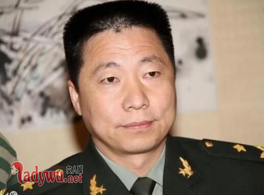 杨利伟为什么带枪上太空
