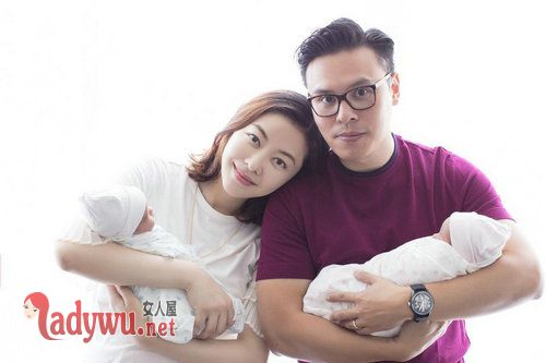 熊黛林产双胞胎女儿