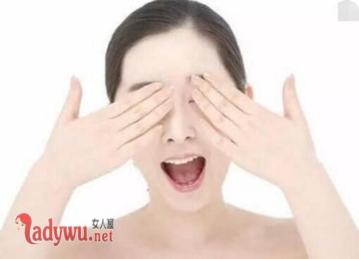 眼皮跳是什么原因导致的