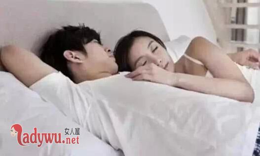 睡觉看出男人爱不爱你