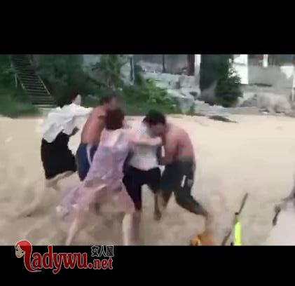男子酒后滋扰游客