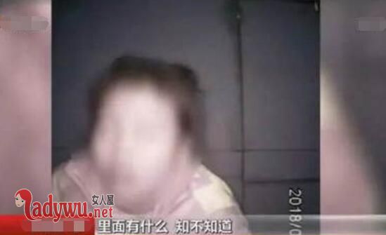 女子偷保险箱累瘫
