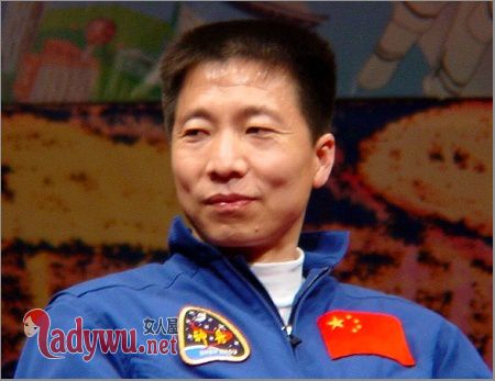 杨利伟是不是没有回来