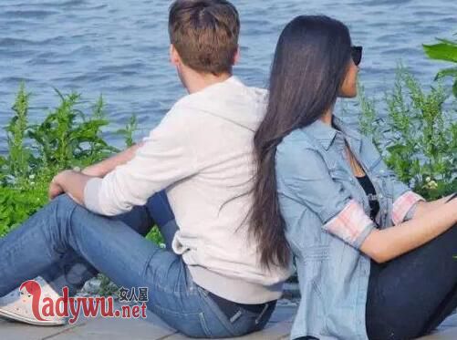 已婚男人对你动情表现