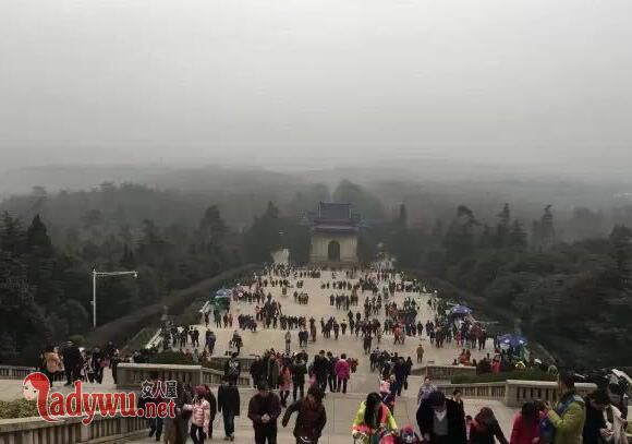 南京中山陵晚上很吓人