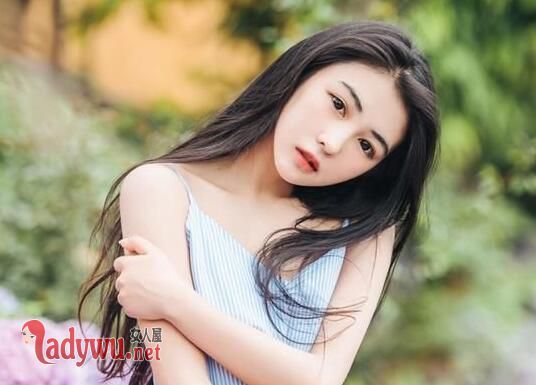 女人大胆性暗示
