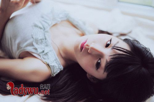 小舅子媳妇爬上我的床聊天