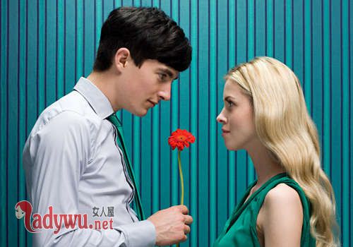 男生喜欢你是否会摸你
