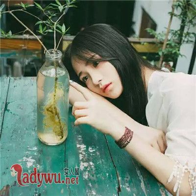 女人对男人动手动脚