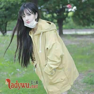男生对女生的暧昧动作