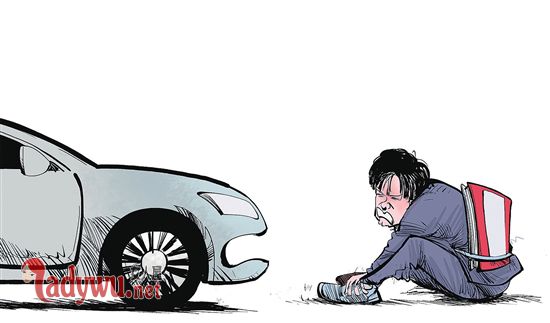 民警扶大妈被讹
