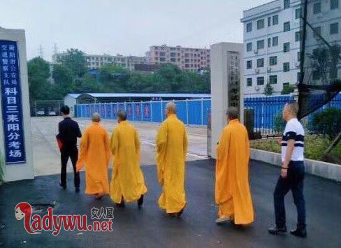 高僧科三考场祈福