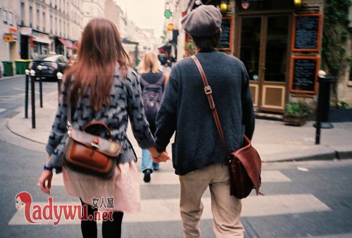 女人想叫男人睡的表现