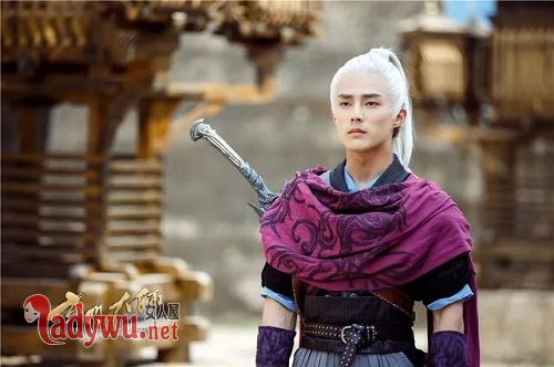 玄门大师铁郎是狼帝吗