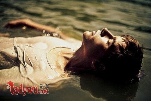 一个男生给女生性暗示是什么意思