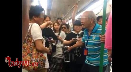 索座未果掌掴大妈