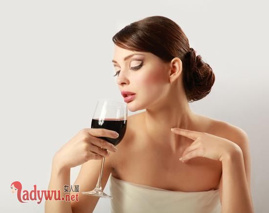 女人晚上喝红酒有什么好处