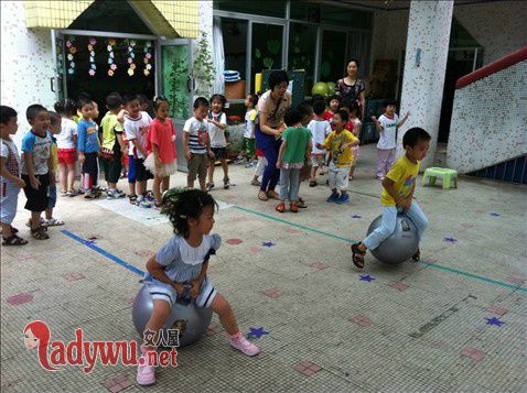 幼儿园遭弹珠袭击