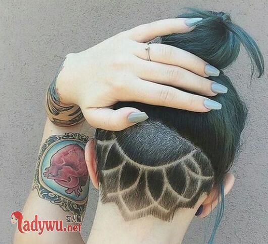 女生后脑勺剃头发型